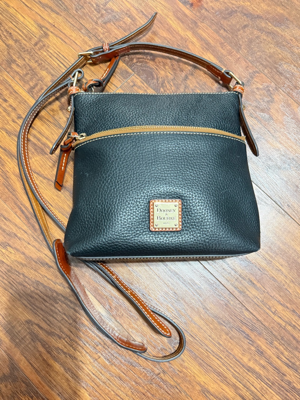 Dooney & Bourke Crossbody - Picture 5 of 16